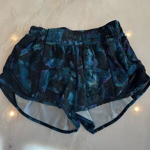 Lululemon Hotty Hot shorts, 2.5 inch, size 4 reg